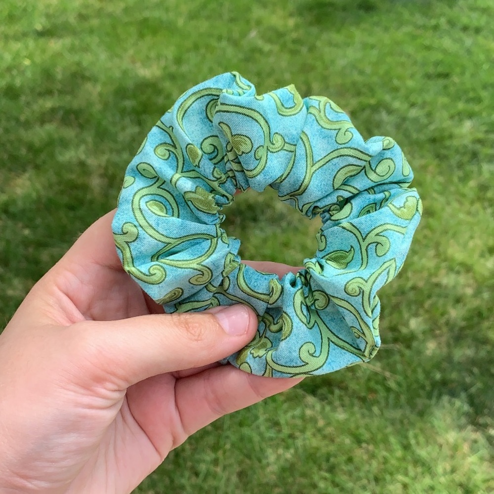 Vine Scrunchie 🌿